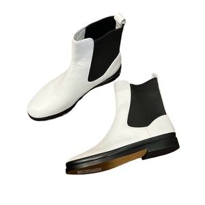 NEW Vince Women’s Cecyl Chelsea Boot size 9 White